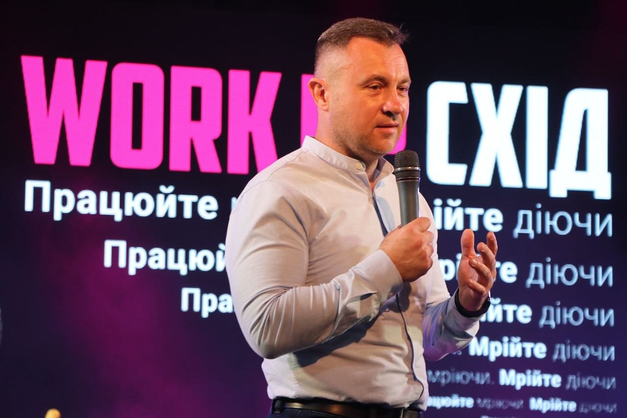 Ілюстрація до публікації «Колеги пишуть, що у декларації родини Олександра Котукова вистачає деталей, які видаються щонайменше незвичними.»