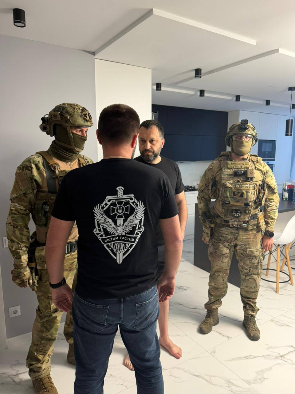 Ілюстрація до публікації «Дружина поліцейського взяла кредит на 8 млн»
