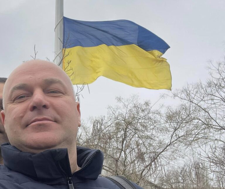 Ілюстрація до публікації «100 000$ ЩОМІСЯЧНО НА УХИЛЯНТАХ»