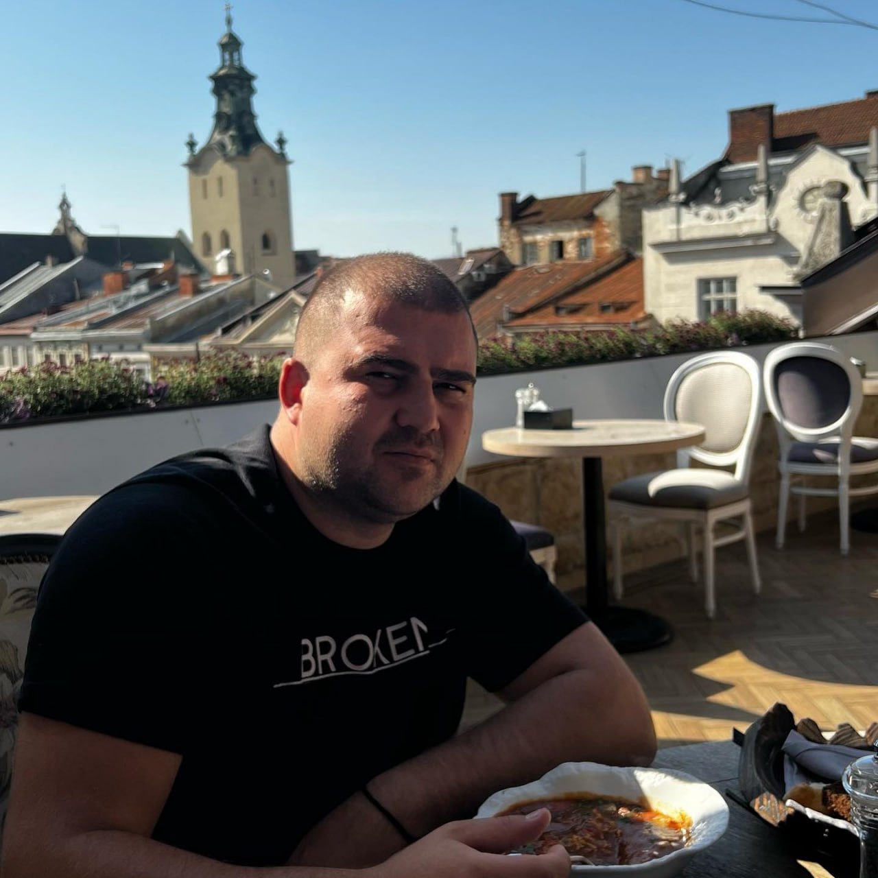 Ілюстрація до публікації «Ексначальник відділу превенції відділу поліції №3 Одеського районного управління №2 Олександр Янчев вже третій рік є лише обвинуваченим у справі про хабарництво. 🔍 Про це йдеться…»