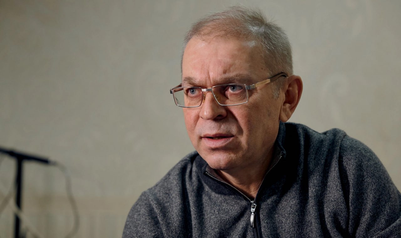 Ілюстрація до публікації «Російські комплектуючі, підсанкційні партнери та судові позови на сотні мільйонів: що приховує «Українська бронетехніка» Сергія Пашинського та Владислава Бельбаса Компанія, яку…»