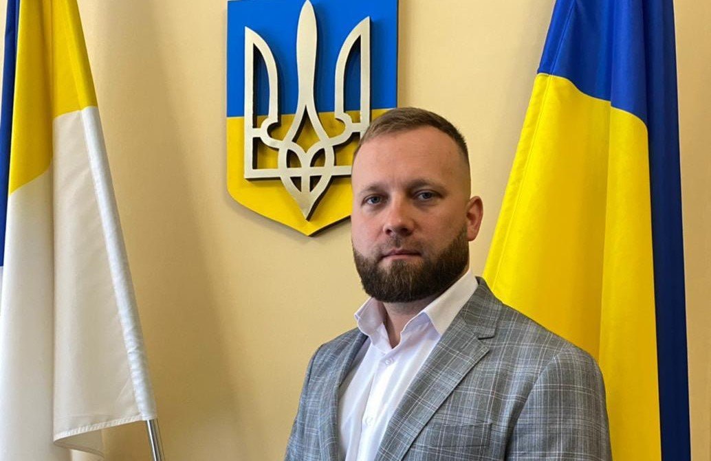 Ілюстрація до публікації «ЗМІ пишуть, що мати т. в. о. керівника Київського БЕБ Романа Лисаковського купувала нерухомість за заниженими цінами, а дружина-співвласниця стоматологічної клініки в Тернополі…»