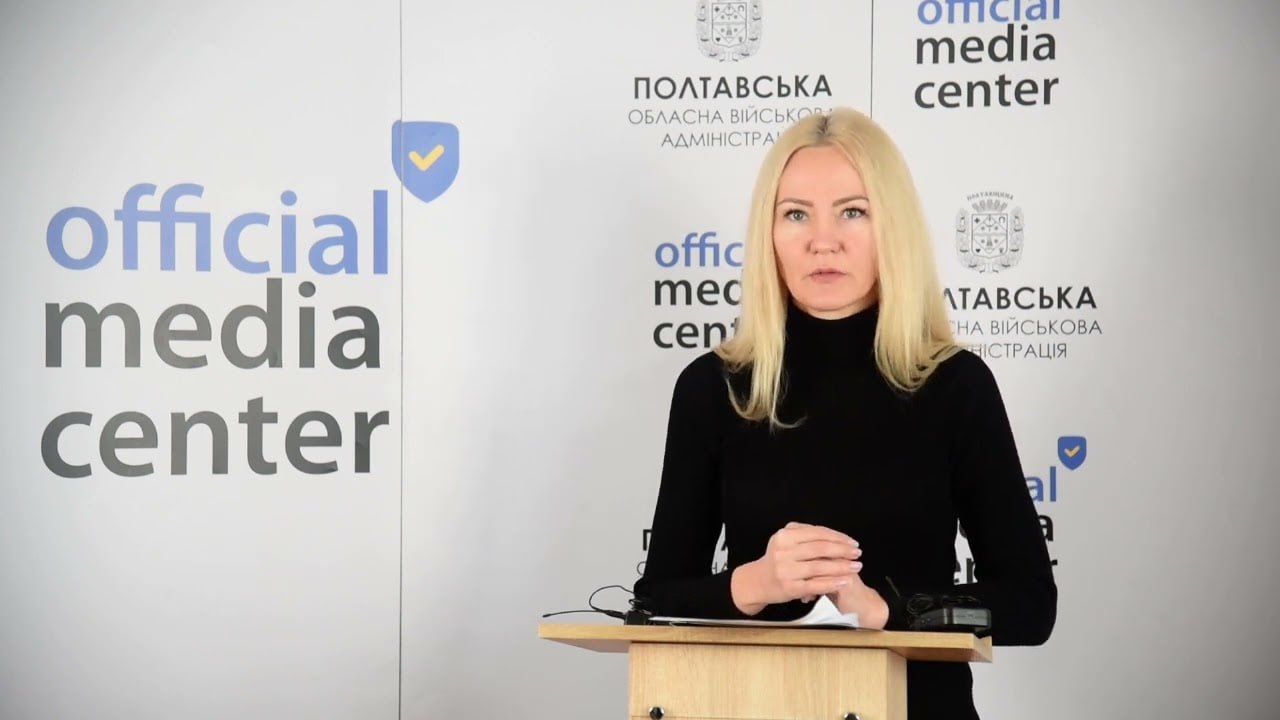 Ілюстрація до публікації «Керівництво ТСЦ на Полтавщині в обличчі заступниці РСЦ МВС очільника Ірини Пархоменко 🧩 Ось які тарифи озвучують потерпілі ✔Перереєстрація авто — 5 тис. грн ✔Обмін посвідчення…»