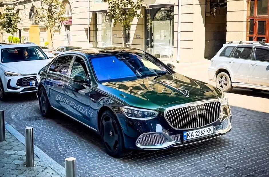 Ілюстрація до публікації «Maybach за 350 тис. доларів і людина за ним. Хто такий Іван Гречківський?»