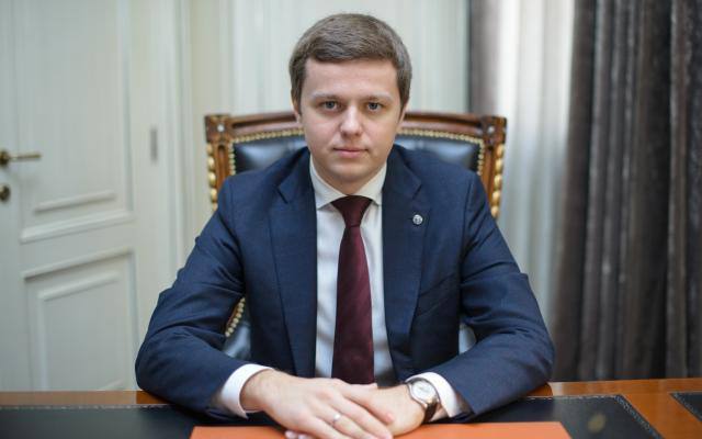 Ілюстрація до публікації «Maybach за 350 тис. доларів і людина за ним. Хто такий Іван Гречківський?»