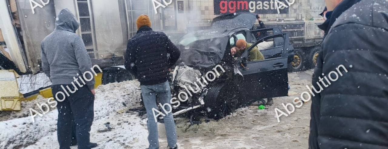Ілюстрація до публікації «Син очільника 7-го адміністративного апеляційного суду (Вінниччина) Віталія Кузьмишина вчинив ДТП, де загибла його співмешканка, але досі не має підозри.»