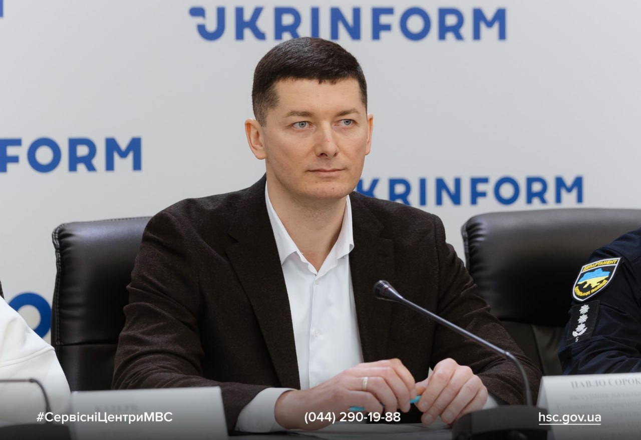 Ілюстрація до публікації «Регіональний сервісний центр у Києві очолює Павло Сорока, який водночас обіймає посаду заступника керівника ГСЦ МВС.»