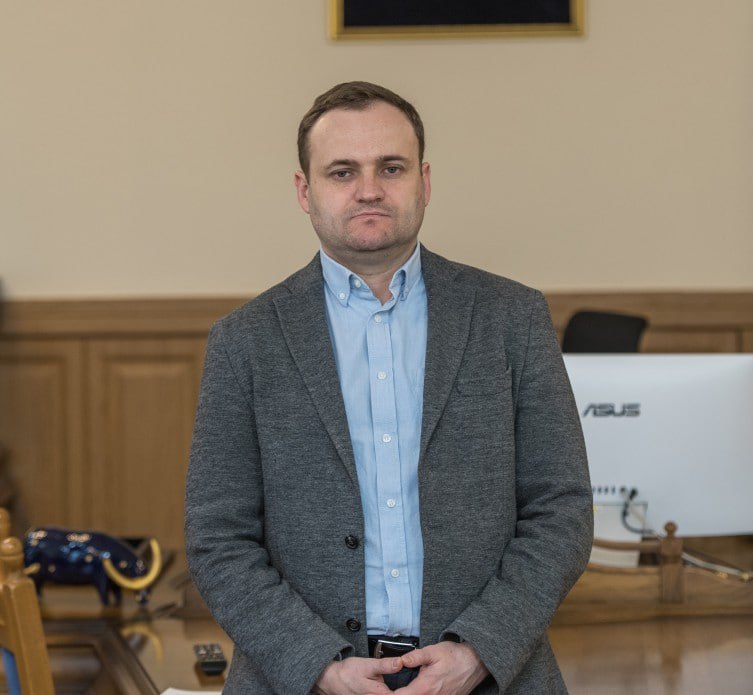 Ілюстрація до публікації «САП просить визнати необґрунтованими активи, набуті Віцепрем’єр-міністром з відновлення України – Міністром розвитку громад та територійи Олексієм Кулебою»
