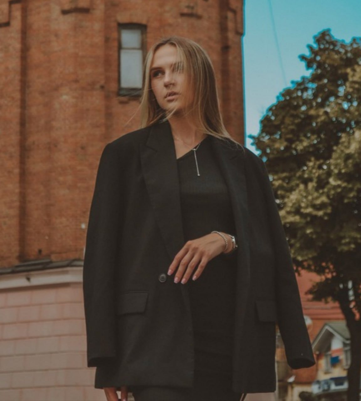 Ілюстрація до публікації «Головний спеціаліст Сьомого апеляційного адміністративного суду Марина Конопацька задекларувала з 146 тис. грн гуманітарної допомоги та два авто за суттєво заниженими цінами…»