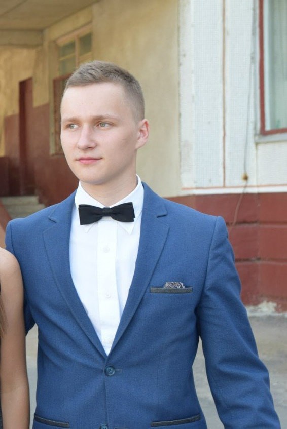 Ілюстрація до публікації «Кажуть, що це Артем Піддубний з Харкова, який співволодіє мережою Sota Store, що торгує контрафактом Фотографії старі.»