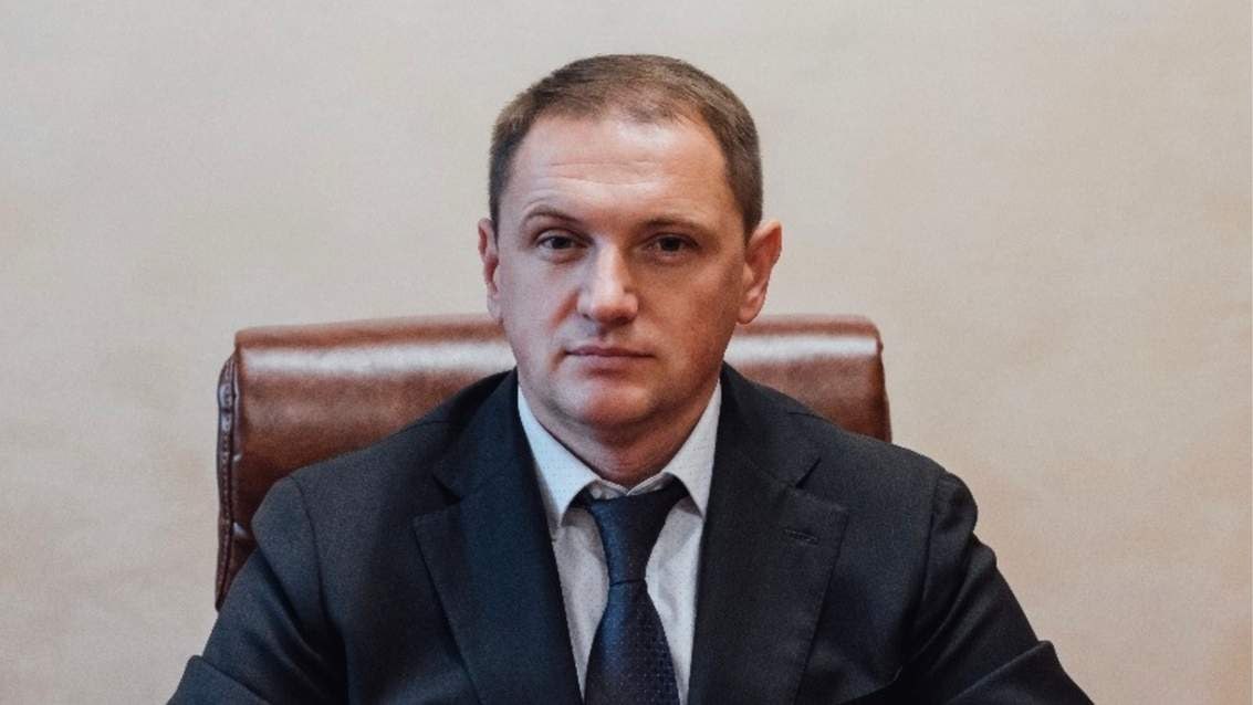 Ілюстрація до публікації «Керівник Рівненської облпрокуратури Андрій Максимчук та його дружина офіційно не володіють жодною нерухомістю чи авто.»