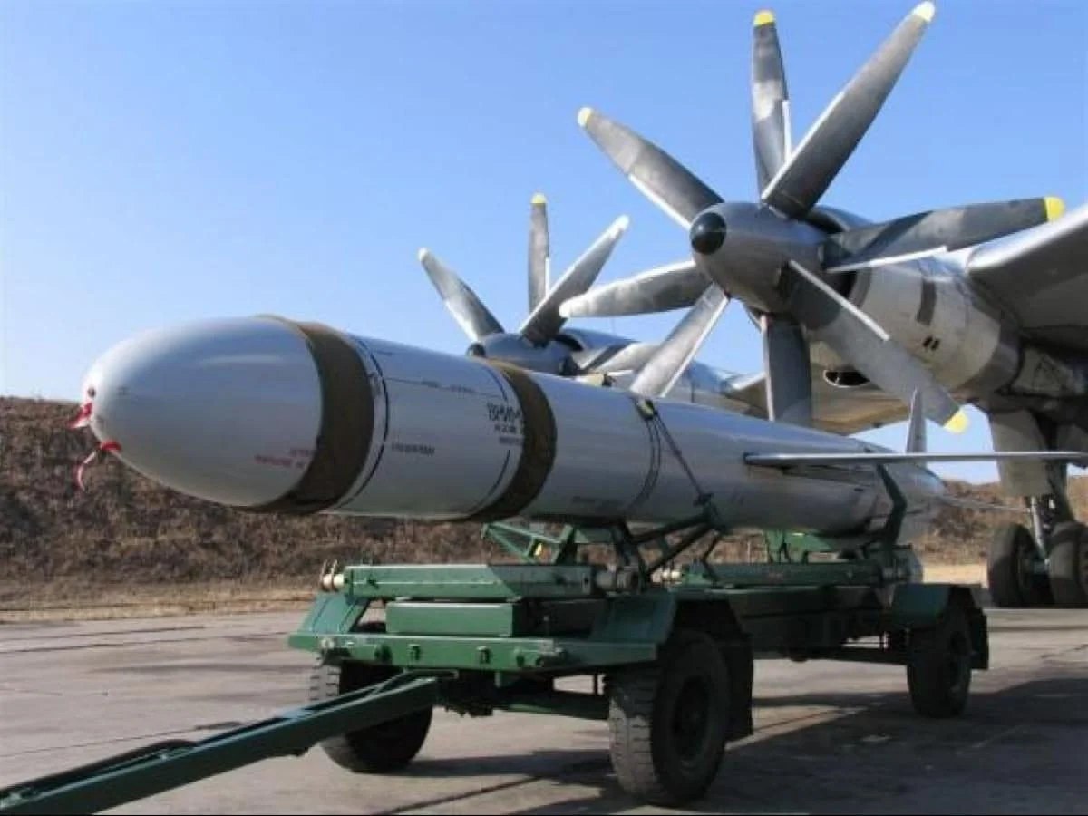 Ілюстрація до публікації «Російські крилаті ракети Х-101 виробляються із застосуванням західних компонентів. Саме така ракета 8 липня влучила у дитячу клініку "Охматдит". Financial Times»
