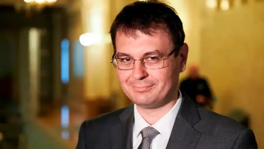 Ілюстрація до публікації «Робітниця ротом "відьма" Марія Тиха, яке нещодавно брехала на інтерв'ю про свої сексуальні походження, виявилася пов'язаною з нардепом Данилою Гетманцевим»