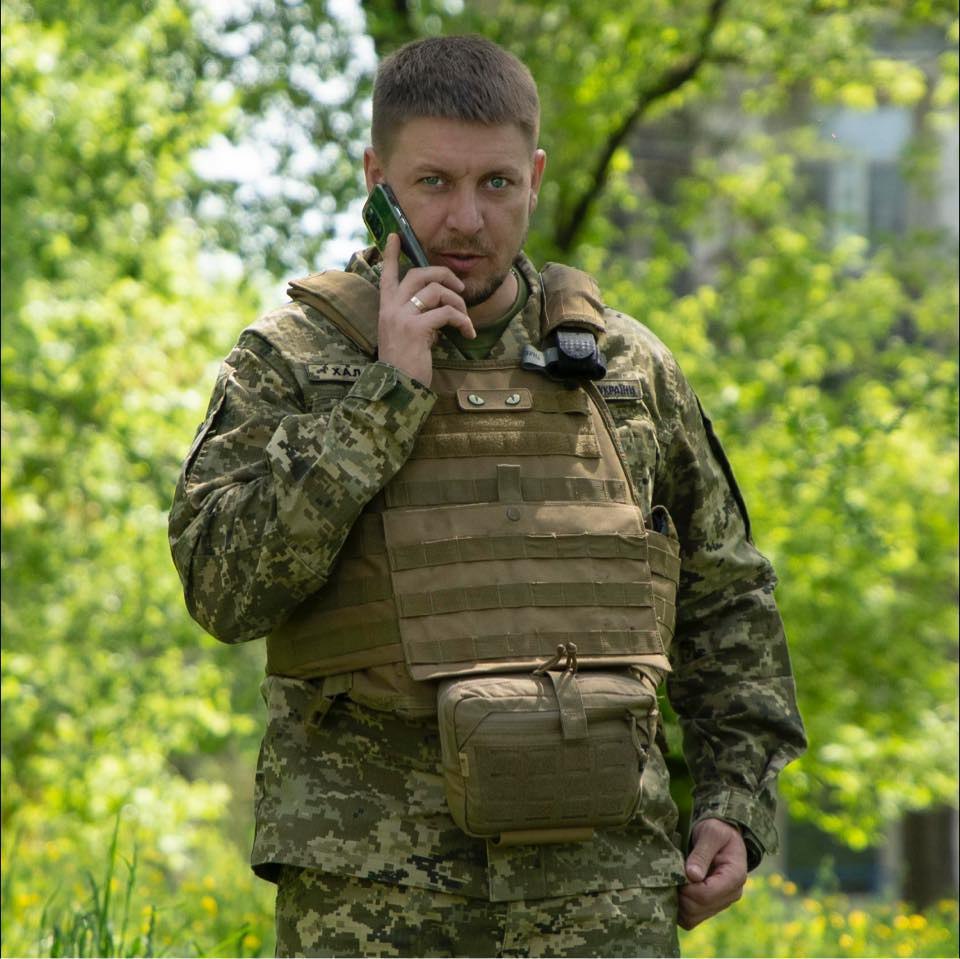 Ілюстрація до публікації «Родина полковника ЗСУ та командира 28-ї механізованої бригади ЗСУ Олексій Халабуда під час війни отримала квартиру за 3,5 млн гривень від підрядника «Великого будівництва».»