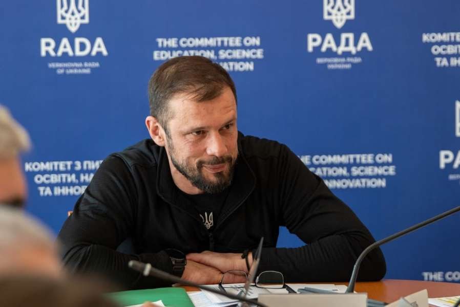 Ілюстрація до публікації «Голова комітету ВР з питань освіти, науки та інновацій Сергій Бабак задекларував значний пакет нерухомості, кілька автомобілів преміум-класу, твори мистецтва відомих українських…»