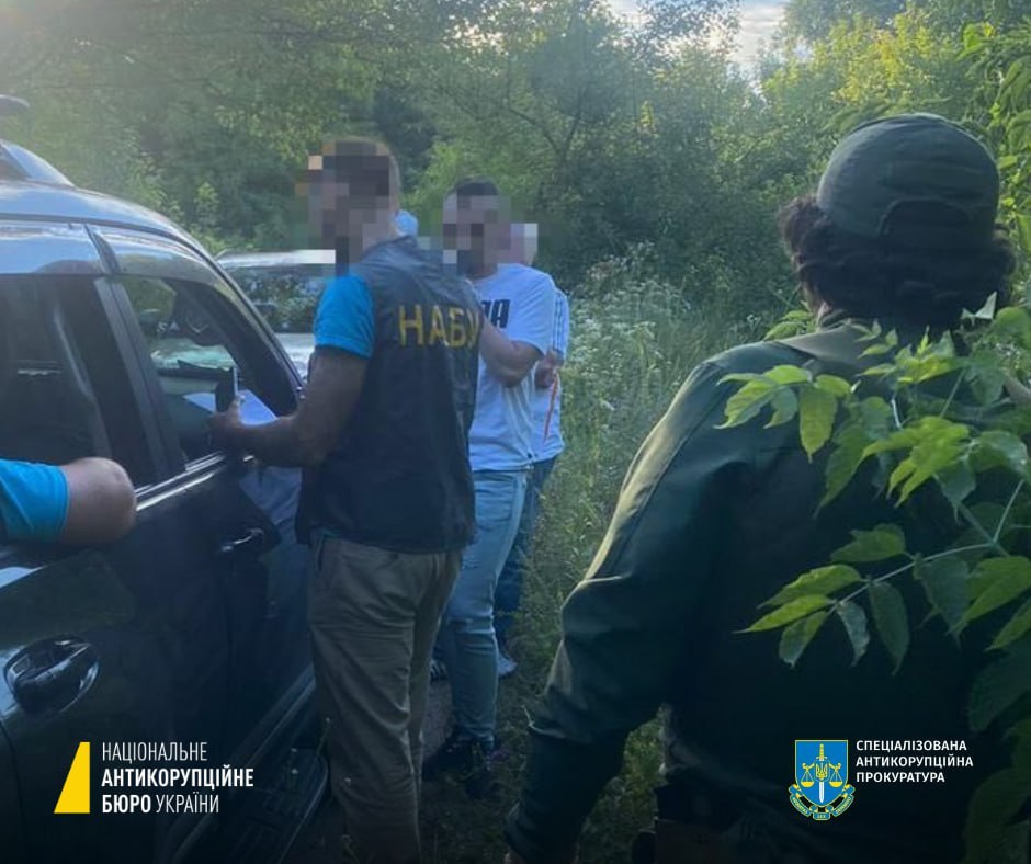 Ілюстрація до публікації «Викрито народного депутата, який вимагав 3,4 млн гривень за не перешкоджання у проведенні ремонтних робіт об’єктів інфраструктури на Сумщині.»