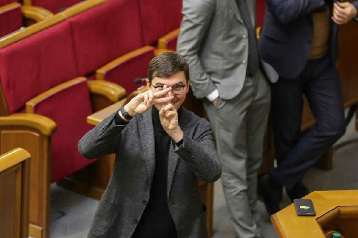 Ілюстрація до публікації «Народний депутат Андрій Мотовиловець задекларував квартиру в Києві, Audi Q7 та понад 6 млн грн доходу від ОВДП»