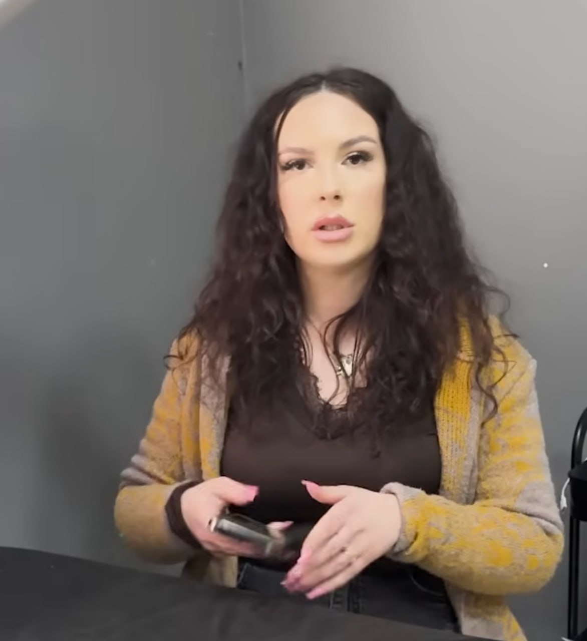 Ілюстрація до публікації «Нардеп Мотовиловець створив фіктивну фірму, оформлену на бровистку, щоб приховати майно»