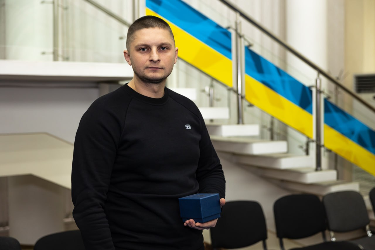 Ілюстрація до публікації «Начальник відділу Укртрансбезпеки у Дніпропетровській області Дмитро Дяденчук, змушує підлеглих збирати данину з кожної фури, маршрутки в Дніпропетровській області по 100…»