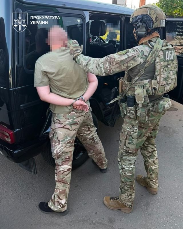 Ілюстрація до публікації «Вантажівка боєприпасів та елітне авто»