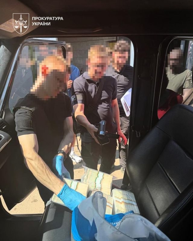 Ілюстрація до публікації «Вантажівка боєприпасів та елітне авто»