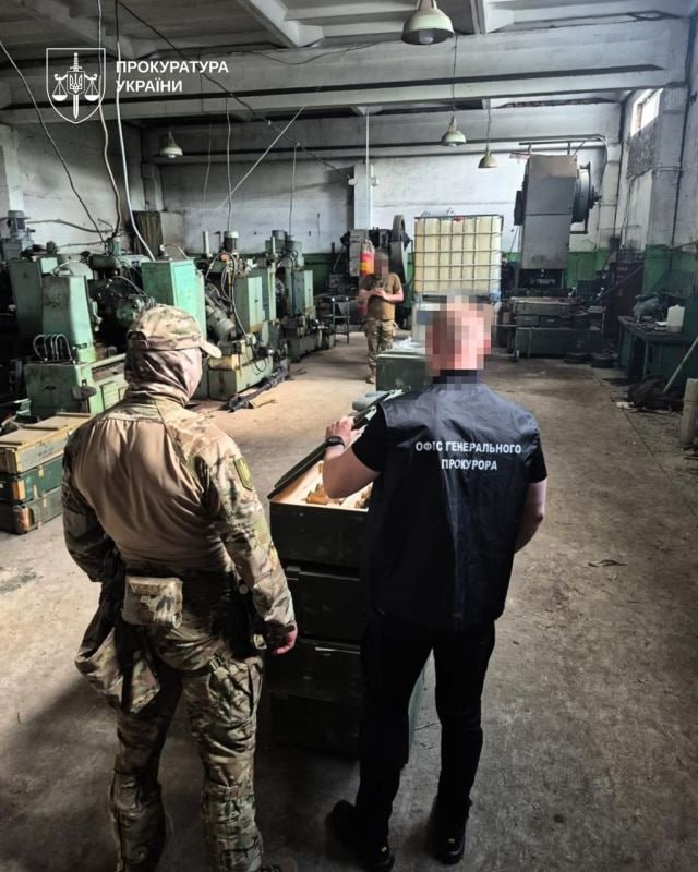 Ілюстрація до публікації «Вантажівка боєприпасів та елітне авто»
