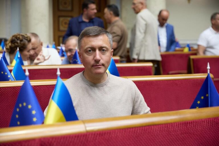 Ілюстрація до публікації «За перші півтора року повномасштабного вторгнення нардеп від «За майбутнє» Сергій Лабазюк отримав 316,5 тисяч гривень компенсації за проживання в готелі «Київ».»