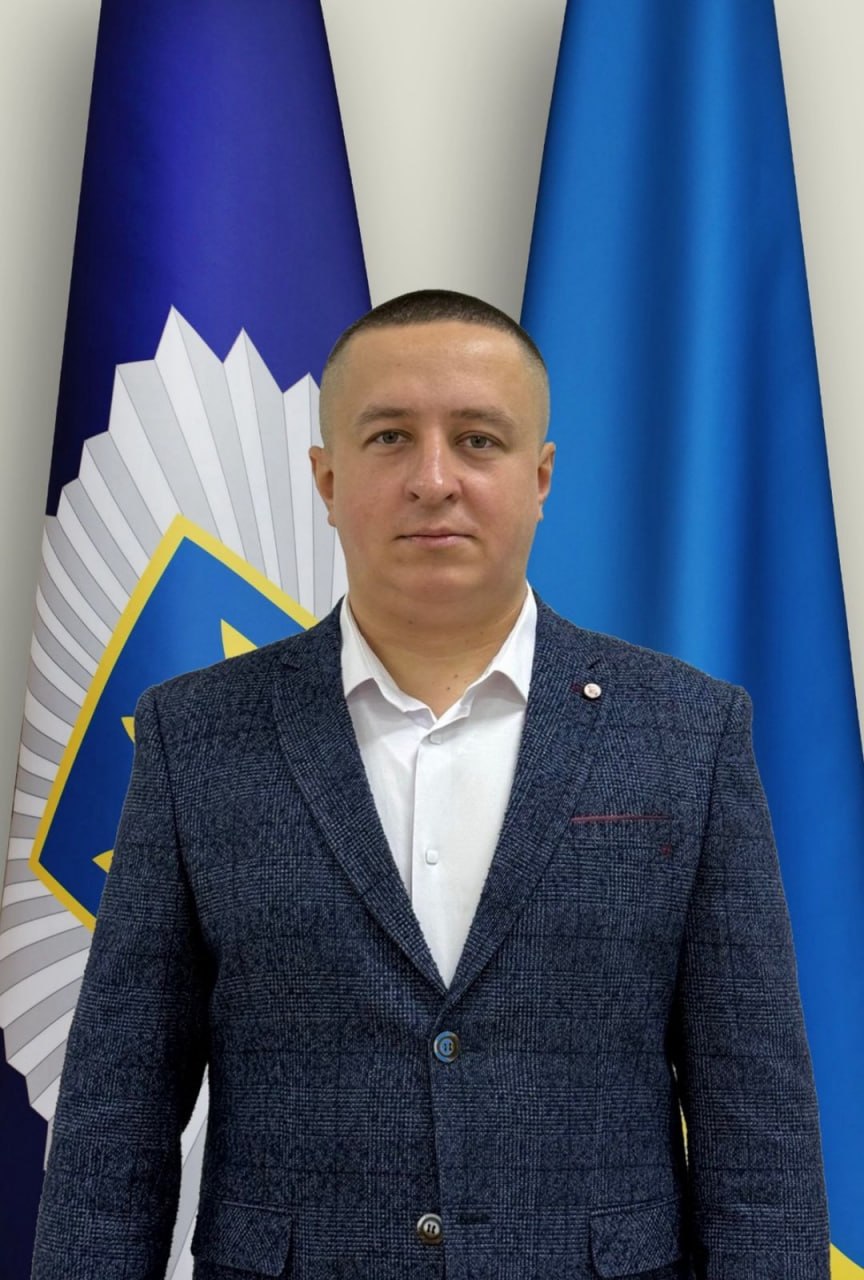 Ілюстрація до публікації «Вивчили ще одного підлеглого Ірини Пархоменко — в.о. керівника ТСЦ МВС у Лубнах В.о. керівника, адміністратор ТСЦ МВС № 5343 (на правах відділу у місті Лубни) Дмитро Букало…»