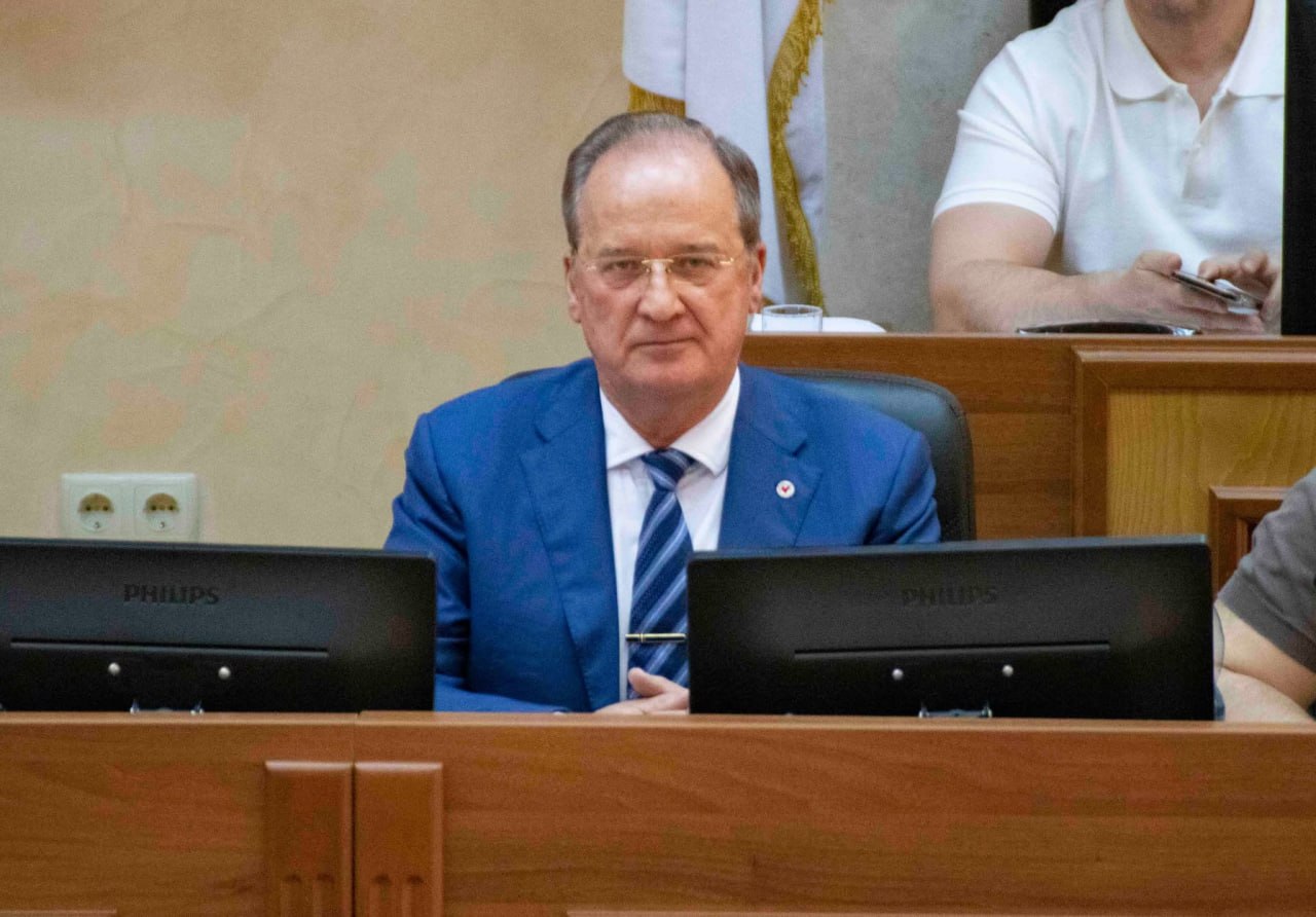 Ілюстрація до публікації «Керівника "Батьківщини" на Одещині та заступника голови Одеської обласної ради Олега Радковського, на якому дійсно не має де ставити проб "шахрай" та "корупціонер", затримали за…»