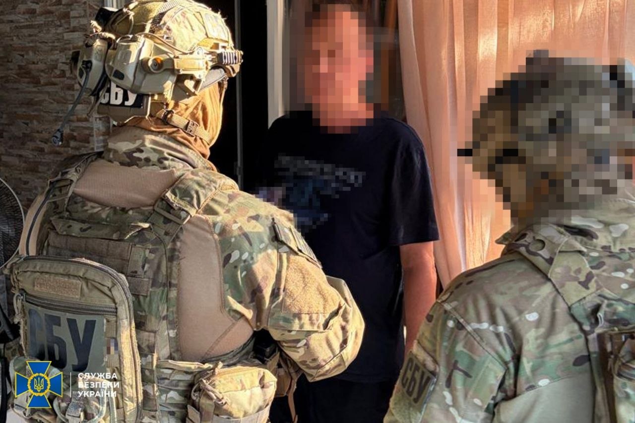Ілюстрація до публікації «Керівника "Батьківщини" на Одещині та заступника голови Одеської обласної ради Олега Радковського, на якому дійсно не має де ставити проб "шахрай" та "корупціонер", затримали за…»