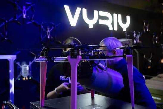 Ілюстрація до публікації «Vyriy Industries у прицілі ДБР Слідство перевіряє можливе завищення вартості безпілотників, які у 2025 нібито постачалися за державними контрактами на суму майже 7 млрд грн.»