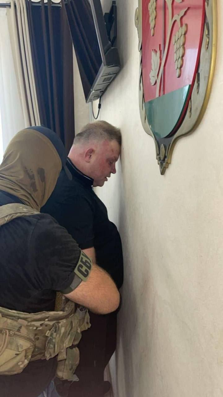 Ілюстрація до публікації «Мера Білгорода-Дністровського на Одещині Віталій Граждан, який балотувався на посаду від ОПЗЖ, затримали працівники СБУ нібито за корупцію. Деталі невідомі»