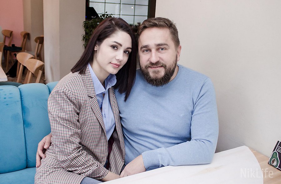 Ілюстрація до публікації «Дружина віцемера Сергія Коренєва, котрий отримав підозру від НАБУ у справі по реконструкції Соборної площі, офіційно не декларує елітне майно, проте показує його в соцмережа.»
