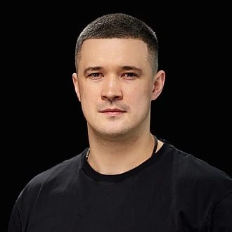 Ілюстрація до публікації «Власник Ajax Systems та один з головних постачальників дронів до ДП "АОЗ" Олександр Конотопський має тісні бізнес-зв'язки не тільки з власником Monobank Гороховським, але з його…»