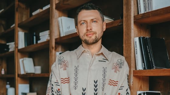 Ілюстрація до публікації «Компанія Netpeak Group (Fractal) Артема Бородатюка після окупації та анексії Криму продовжила співпрацювати з компаніями на московії.»