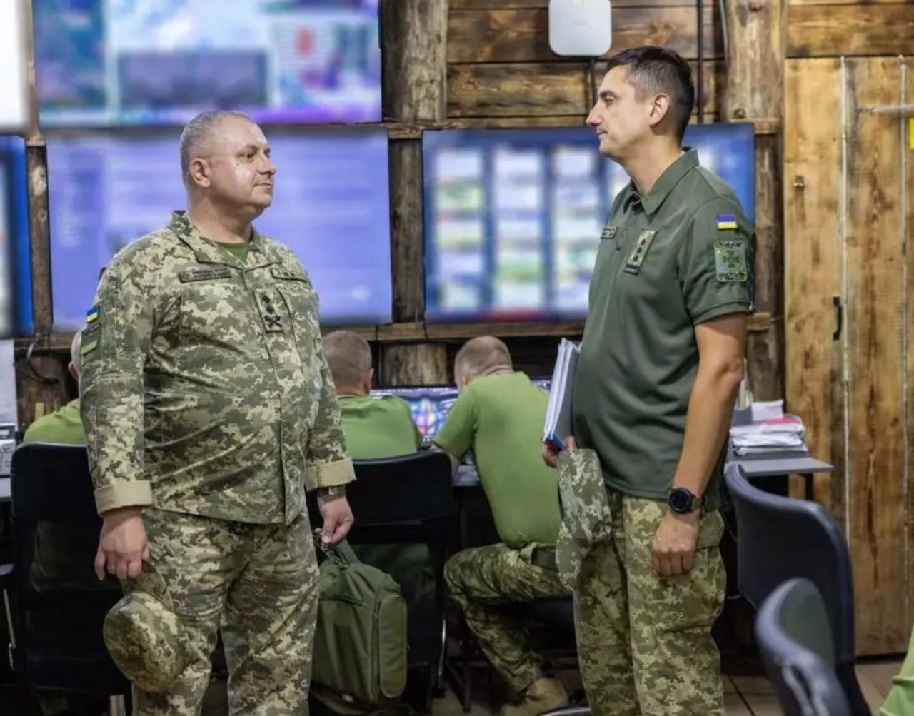 Ілюстрація до публікації «Саркастично, але маємо 2 фото в.о. очільника ДПСУ Валерія Вавринюка Перше — на момент призначення очільника Західного управління Друге — станом на сьогодні з сайту МВС Як то…»
