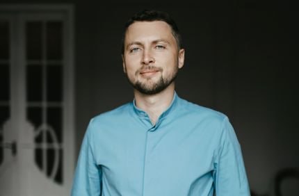 Ілюстрація до публікації «Знайомство з Міндічем, особисті зв'язки з Федоровим, дійсно, можуть закрити очі на відомі факти в біографії СЕО IT-групи FRACTAL (колишня Netpeak Group) Артема Бородатюка Історія…»