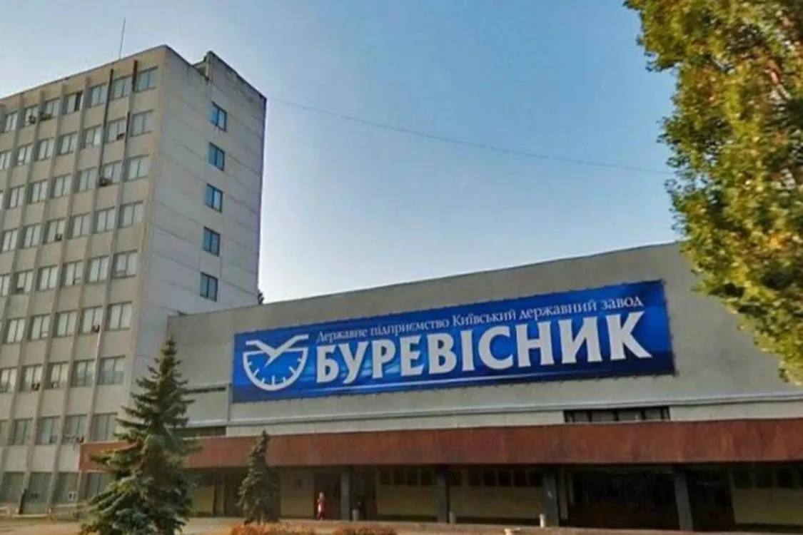 Ілюстрація до публікації «У березні ми писали про схеми в.о. директора ДП «Київський державний завод «Буревісник» Олександра Плотнікова, який набув значну кількість майна через розпилювання заводу.»