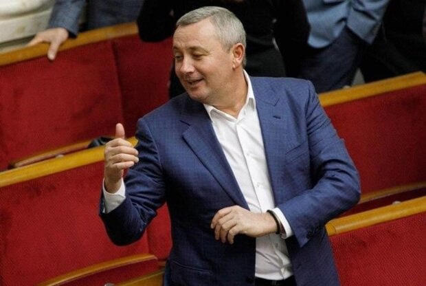 Ілюстрація до публікації «Понад 337 млн грн збитків на пісковику: сліди виводять на компанію скандального нардепа Вацака та її директора Поляка»
