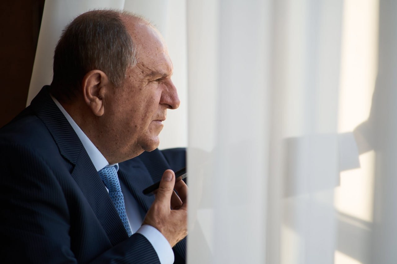 Ілюстрація до публікації «Дружина найбагатшого депутата Миколаївської міськради Миколи Капацини (сина корупціонера-портовика) намагається відсудити у нього половину майна, зокрема й того, що не вказано в…»