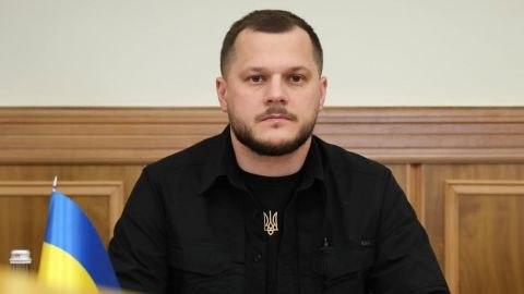 Ілюстрація до публікації «Міністр з відновлення та інфраструктури Микола Калашник призначив радником «мажора» Микиту Геращенка, якого забрав з собою з Київщини»