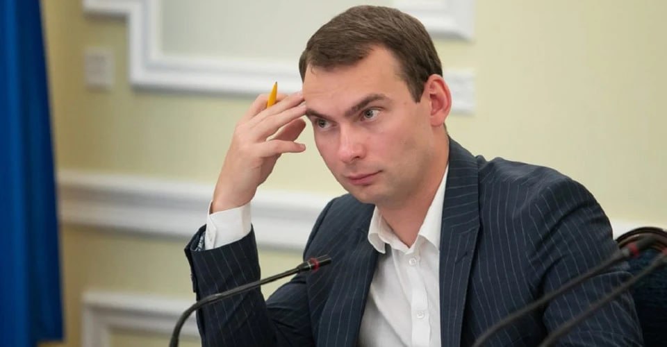 Ілюстрація до публікації «Народний депутат від партії «Голос» Ярослав Железняк, відомий як один із «найактивніших борців із корупцією» у ВР та зливний бачок НАБУ, у 2025 придбав цінних паперів…»