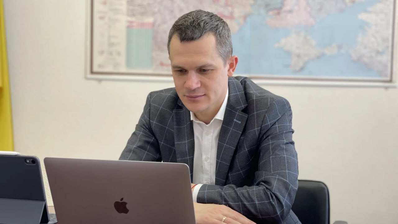 Ілюстрація до публікації «Голова Державної регуляторної служби Олексій Кучер одночасно очолював центральний орган виконавчої влади та наглядову раду ДП «Ліси України».»