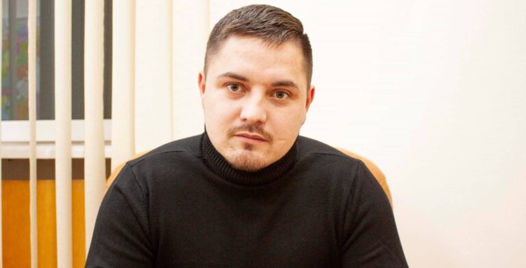 Ілюстрація до публікації «Засновниця ТОВ «Рейтингове агентство Еліт експерт» Олена Овчинникова з Казахстану, котра займається створенням платних фіктивних рейтингів, та розповсюдженням фейків, пов’язана…»