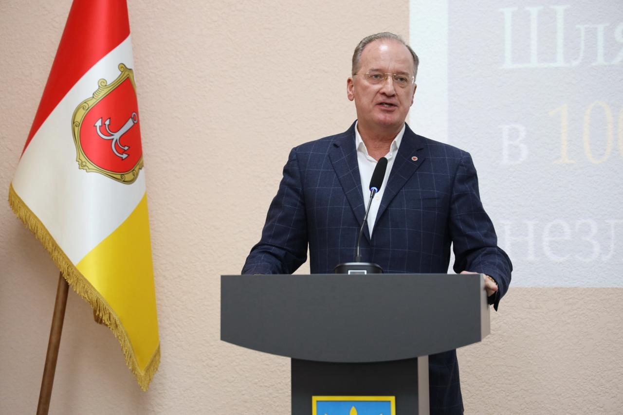 Ілюстрація до публікації «Підозрюваний у шахрайстві заступник голови Одеської облради Олег Радковський займається махінаціями зі спадщиной покійної матері.»