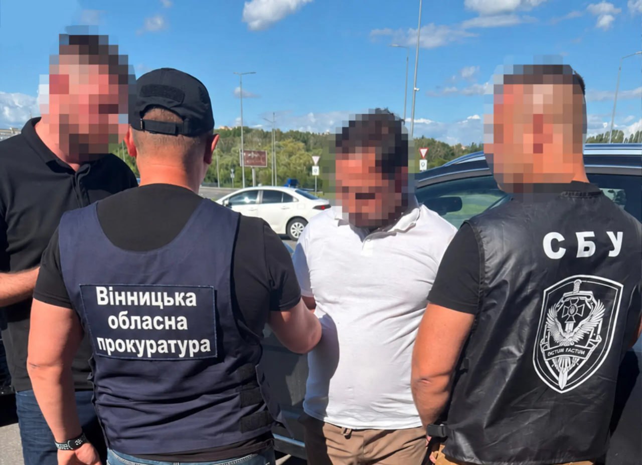 Ілюстрація до публікації «У Вінниці затримали ієрея УПЦ МП, якого підозрюють у вимаганні 14 тисяч за уникнення мобілізації: в переданій сумі справжньою була лише одна купюра»