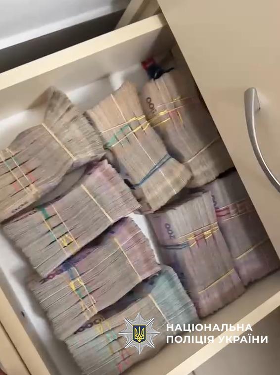 Ілюстрація до публікації «Поліцейські повідомили про підозру організатору шахрайської мережі Money 24/7»