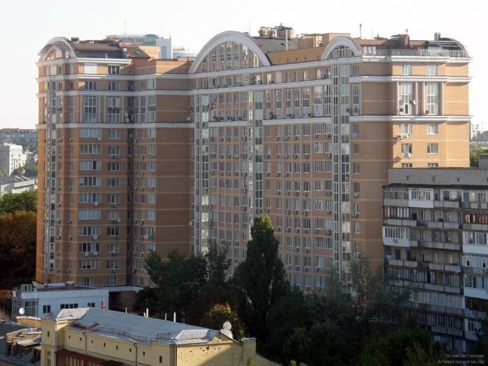 Ілюстрація до публікації «Читаємо що було раніше — ТОВ «Брати» Олександр Цукерман 9 травня 2025 телефонує Василю Веселому.»