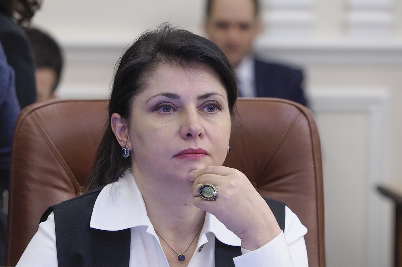 Ілюстрація до публікації «Чоловік колишньої прессекретарки Петра Порошенка, його багаторічної соратниці, яка працює народною депутаткою Ірини Фріз працює в Службі зовнішньої розвідки і віднедавна став…»