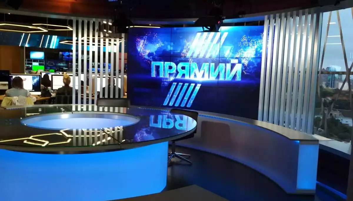 Ілюстрація до публікації «Державне бюро розслідувань вважає, що операція з продажу телеканалу "Прямий" у 2021 році колишнім народним депутатом від “Партії регіонів” Володимир Макеєнко дозволила йому…»